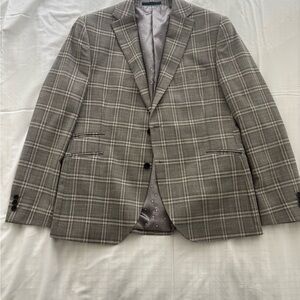 Gray Sport Coat with Classic Plaid Design